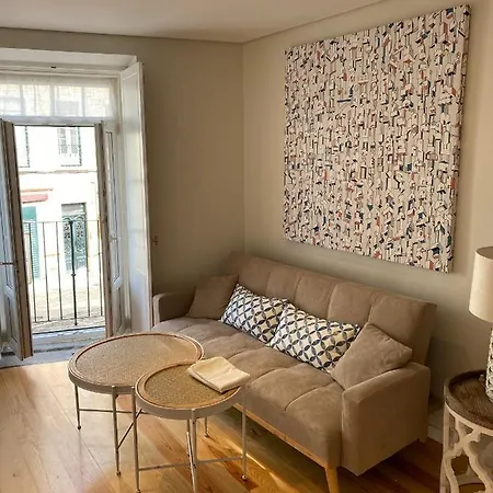 Discover Lisbons History - Stylish In Alfama Lizbona