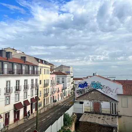 Discover Lisbons History - Stylish In Alfama Apartman *