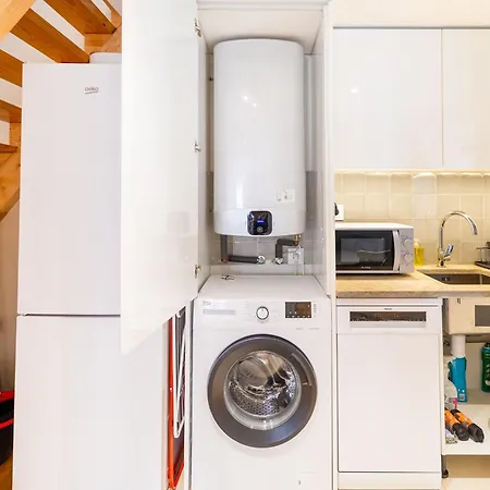 Discover Lisbons History - Stylish In Alfama Lisbon