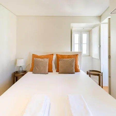 Discover Lisbons History - Stylish In Alfama * Lisbon