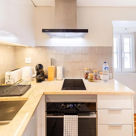 Discover Lisbons History - Stylish In Alfama Apartament *