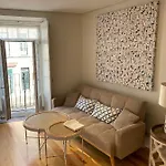 Discover Lisbons History - Stylish In Alfama Lissabon