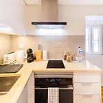 Discover Lisbons History - Stylish In Alfama Appartement *
