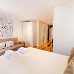 Discover Lisbons History - Stylish In Alfama Appartement *