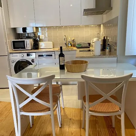 Discover Lisbons History - Stylish In Alfama Lissabon