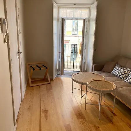 Discover Lisbons History - Stylish In Alfama Apartment *