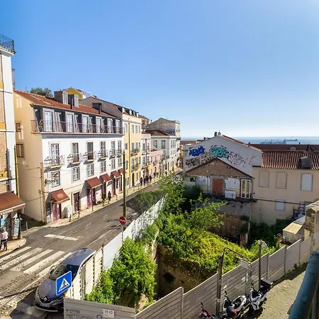 Discover Lisbons History - Stylish In Alfama Appartement