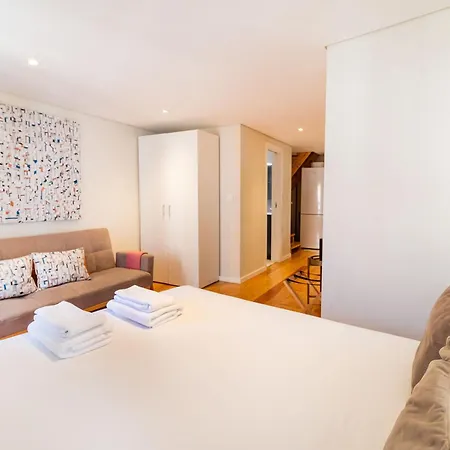 Discover Lisbons History - Stylish In Alfama Apartment *