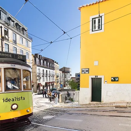 Discover Lisbons History - Stylish In Alfama Lissabon