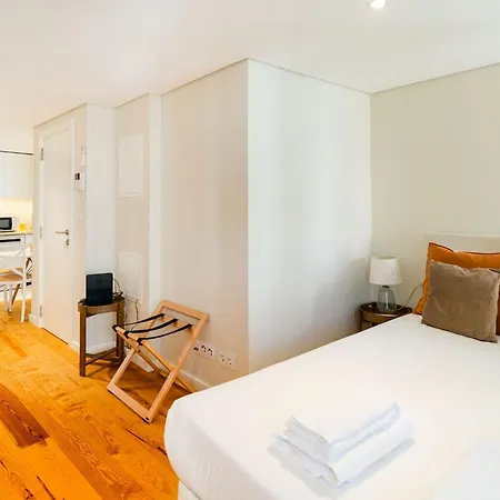 Discover Lisbons History - Stylish In Alfama Lisboa